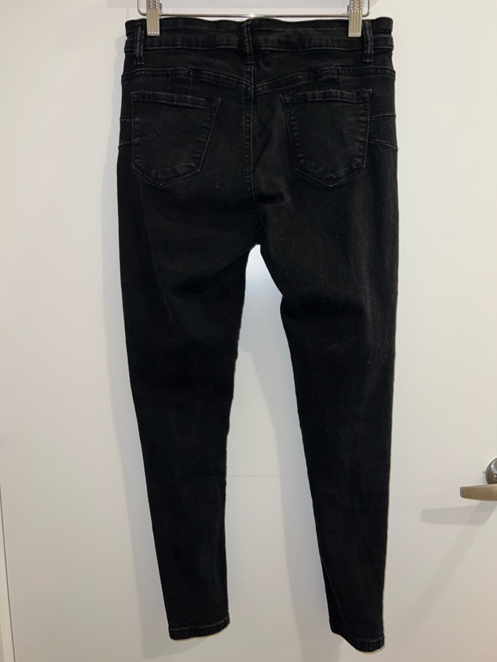 Distressed jeans - Picture 3 of 4
